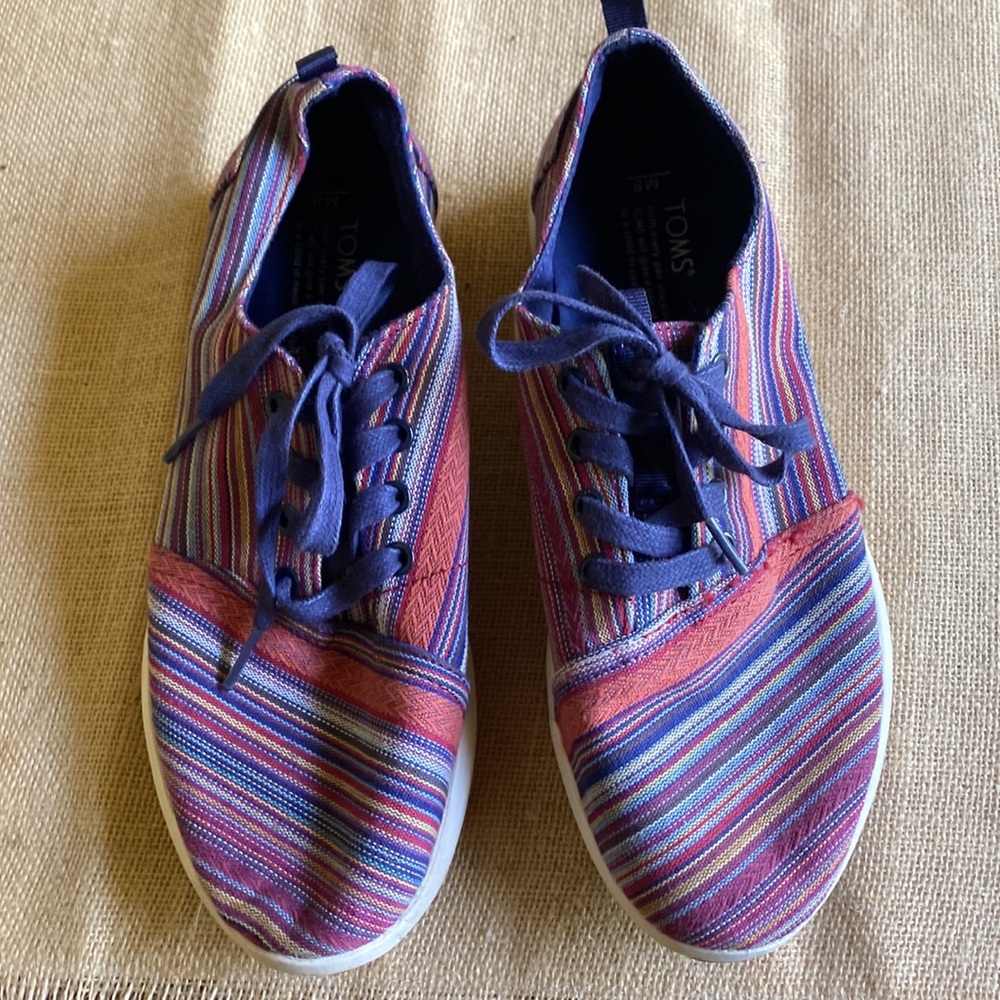 Toms Del Rey Tribal Guatemalan Lace up Shoes - Picture 2 of 8